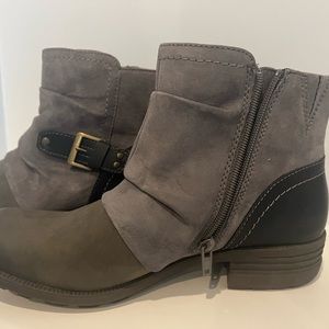 Earth Origins Suede and Leather Gray Ankle Boots.